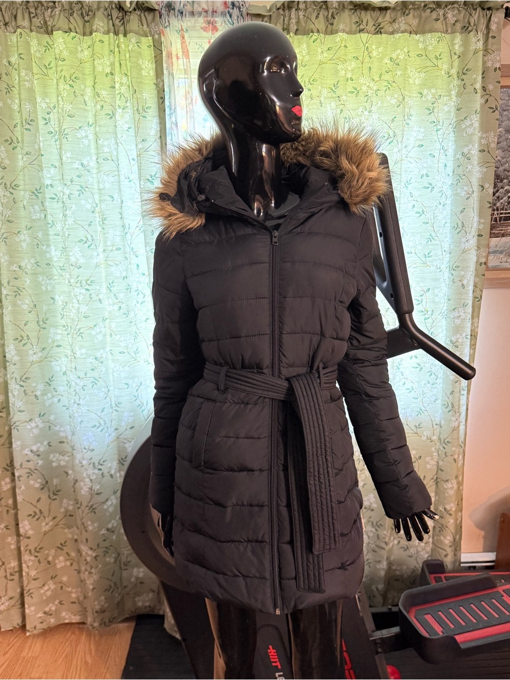 Hollister Women's Black Quilted Puffer Coat with Faux Fur Hood